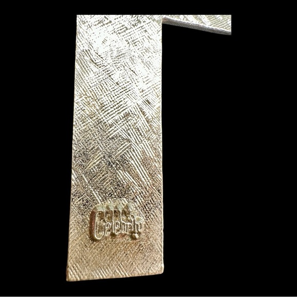 CELEBRITY, VINTAGE, SILVER-TONE METAL CROSS PENDANT WITH 24” CHAIN. - Picture 5 of 5